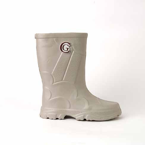 Bota de hule gris con el escudo del colegio